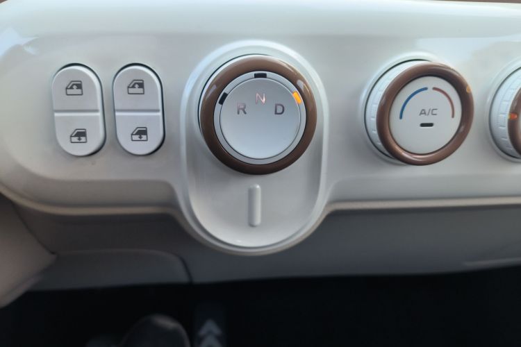 奔腾小马 2026款 222km 炫彩马中控内饰18