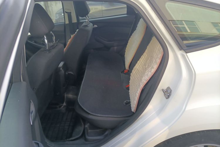 福特 福克斯 2015款 两厢 1.6L 自动舒适型中控内饰21