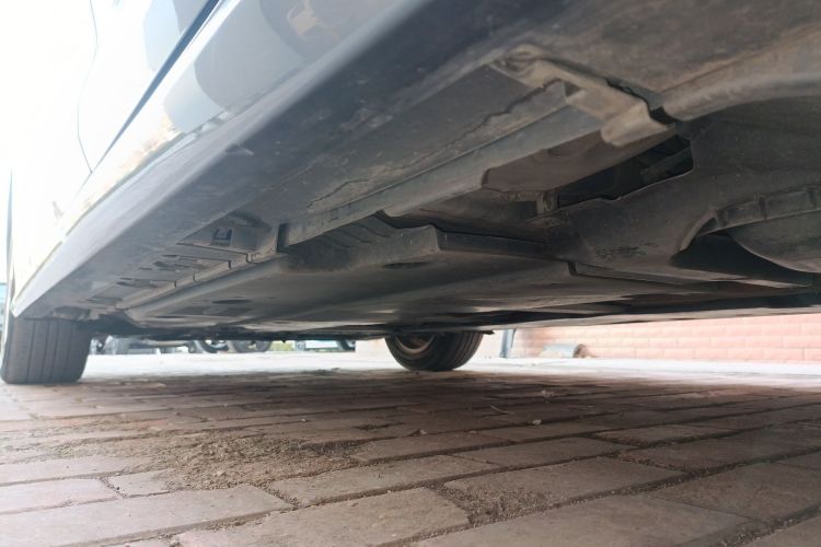 丰田 卡罗拉 2019款 双擎 1.8L E-CVT旗舰版局部细节9002