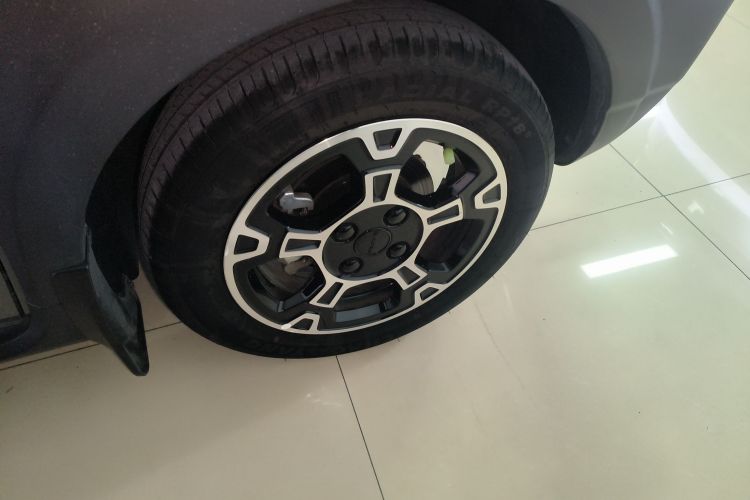 吉利银河 2025款 210km 熊猫骑士车身外观6004