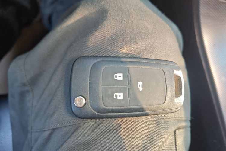 雪佛兰 科鲁兹 2013款 1.8L SX AT中控内饰11