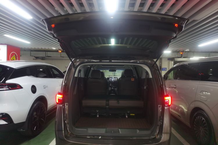 别克GL8 2021款 陆上公务舱 652T 豪华型机舱底盘23