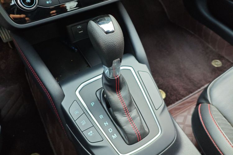 福特 福克斯 2022款 三厢 EcoBoost 180 自动ST Line中控内饰18