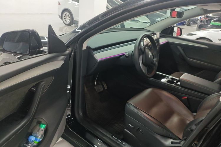 特斯拉 Model Y 2023款 长续航全轮驱动版中控内饰7003