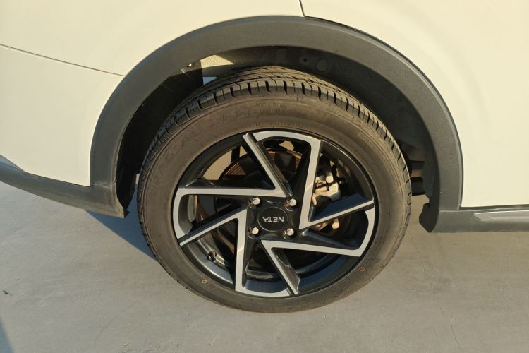 哪吒汽车 哪吒AYA 2023款 401 Lite车身外观6008