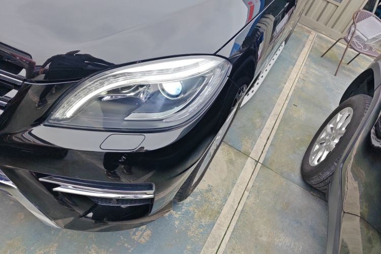 奔驰M级 2014款 ML 400 4MATIC动感型局部细节36