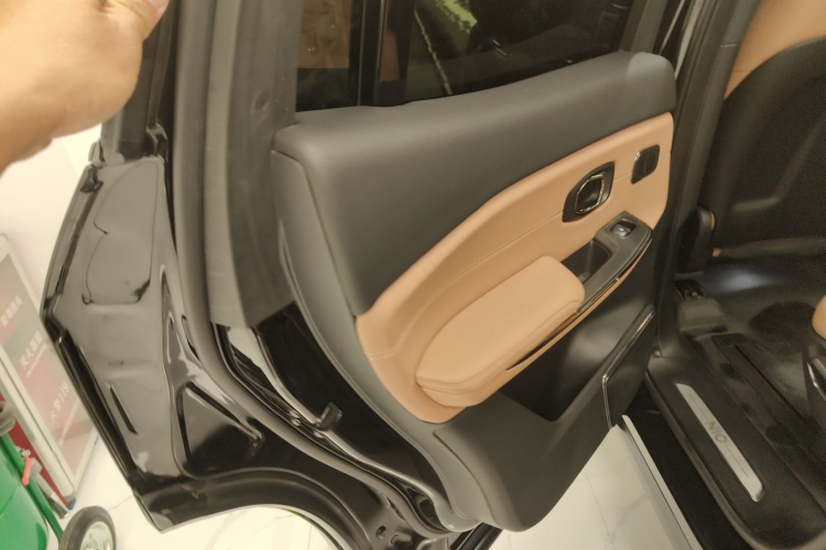 蔚来ES8 2022款 75kWh 六座版中控内饰7005