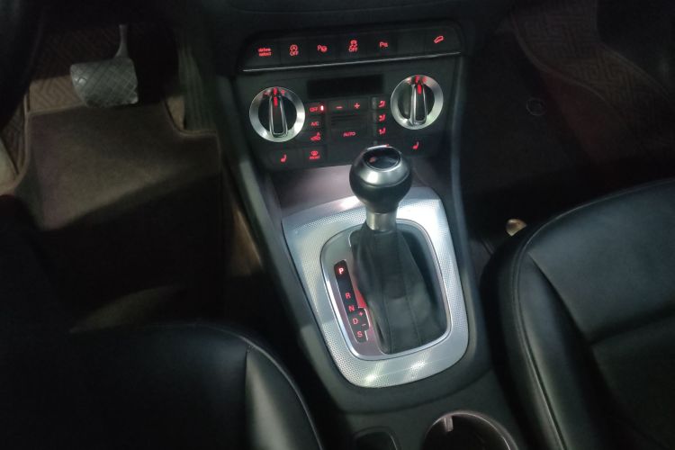 奥迪Q3 2013款 35 TFSI quattro 豪华型中控内饰18