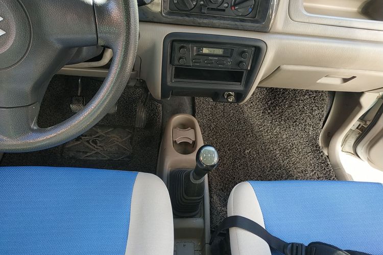 铃木 北斗星 2013款 创业版 1.0L 手动经济型局部细节18