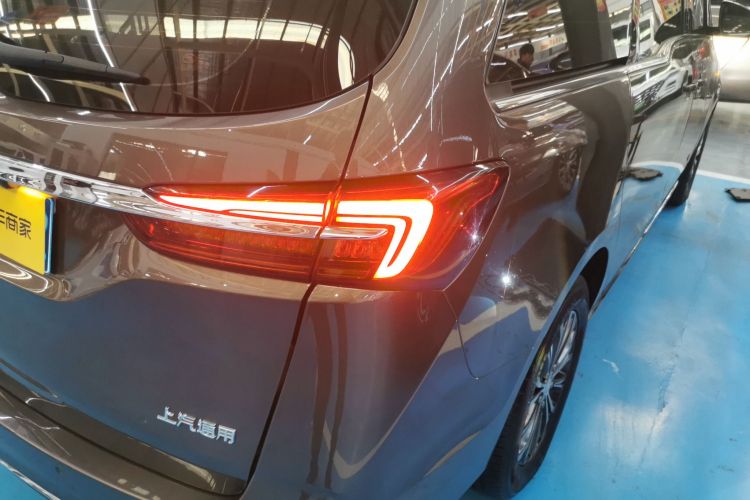 别克GL8 2023款 陆上公务舱 舒适型车身外观9