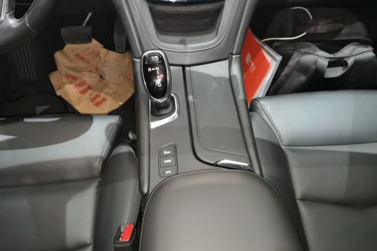 凯迪拉克XT5 2016款 28T 四驱豪华型中控内饰18