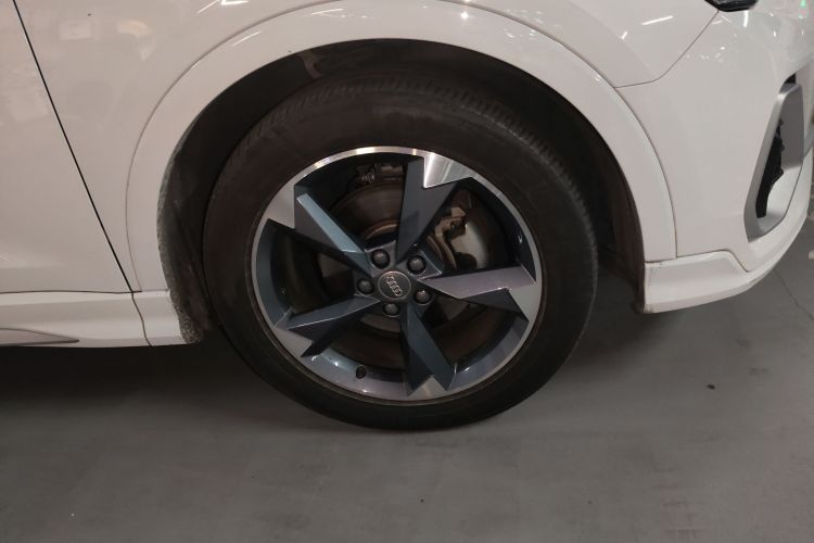 奥迪Q3 2020款 35 TFSI 时尚动感型车身外观10