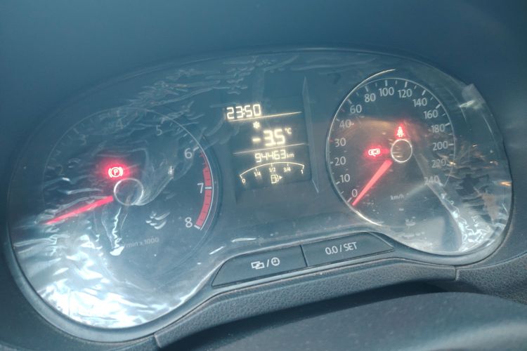 大众 Polo 2014款 1.4L 手动风尚版中控内饰14