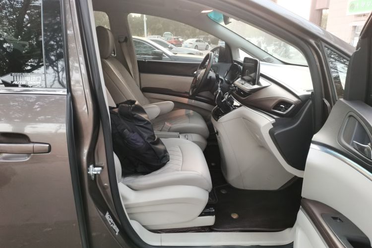 别克GL8 2020款 陆上公务舱 652T 舒适型局部细节41