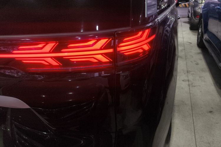 腾势D9 2022款 DM-i 970 四驱尊荣型车身外观9