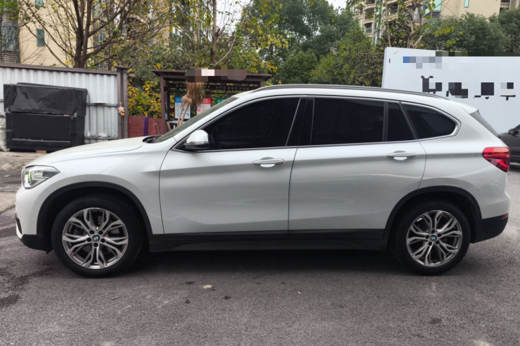 宝马X1 2019款 sDrive20Li 领先型车身外观6003