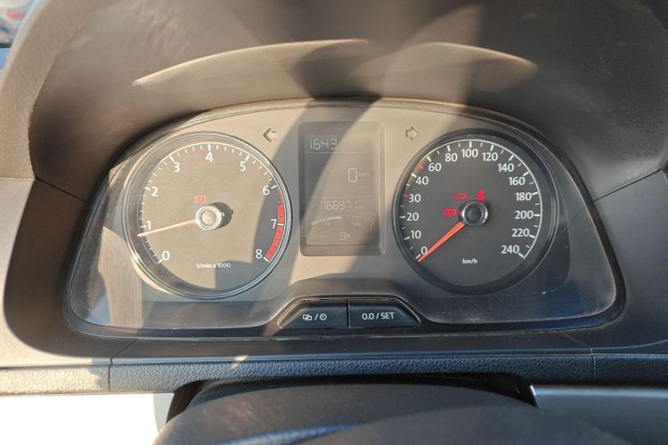 大众 朗逸 2013款 改款经典 1.6L 手动风尚版中控内饰15