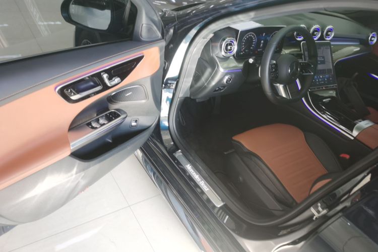 奔驰C级 2022款 C 260 L 运动版中控内饰7003
