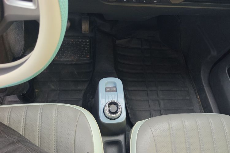 吉利银河 2024款 熊猫mini 200km 耐力熊中控内饰18