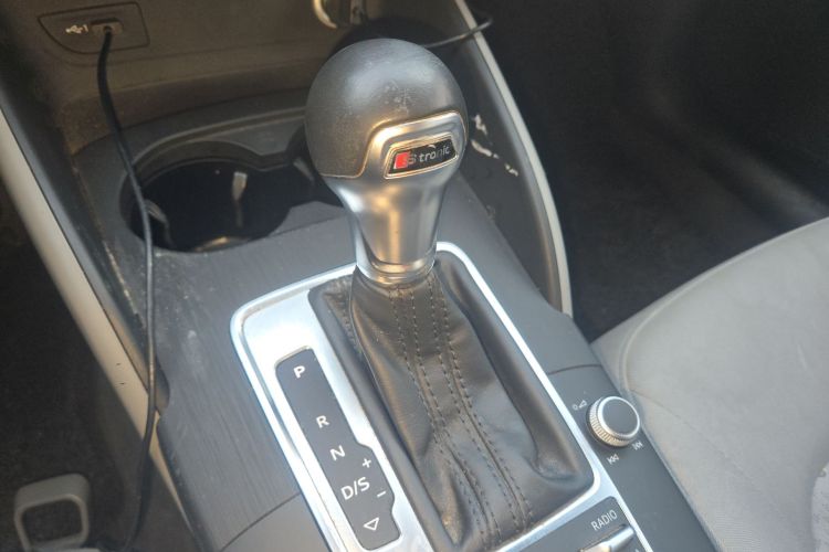 奥迪A3 2018款 30周年年型 Limousine 35 TFSI 进取型中控内饰18