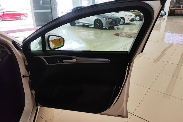 福特 蒙迪欧 2017款 EcoBoost 180 时尚型中控内饰7001