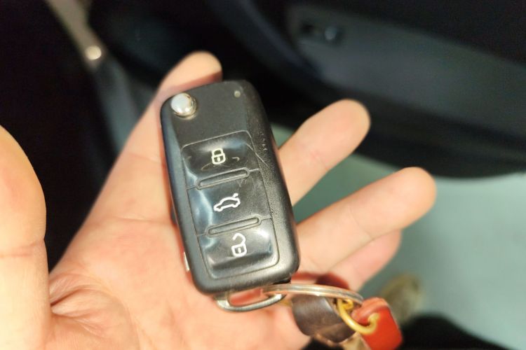 大众 Polo 2016款 1.4L 自动风尚型中控内饰7001