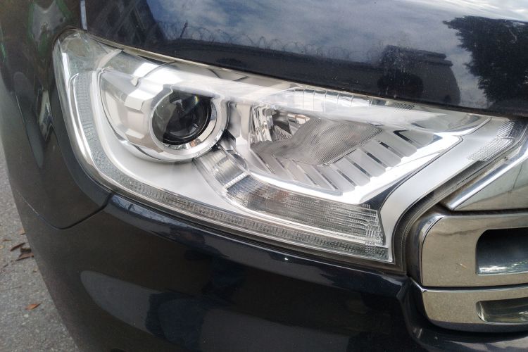 福特 撼路者 2017款 2.0T 汽油自动四驱旗舰版 7座车身外观8