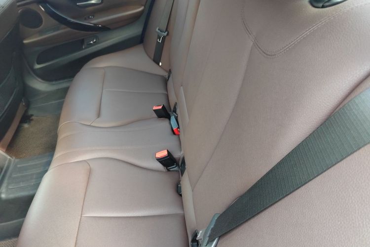 宝马3系 2019款 320Li M运动套装中控内饰7004