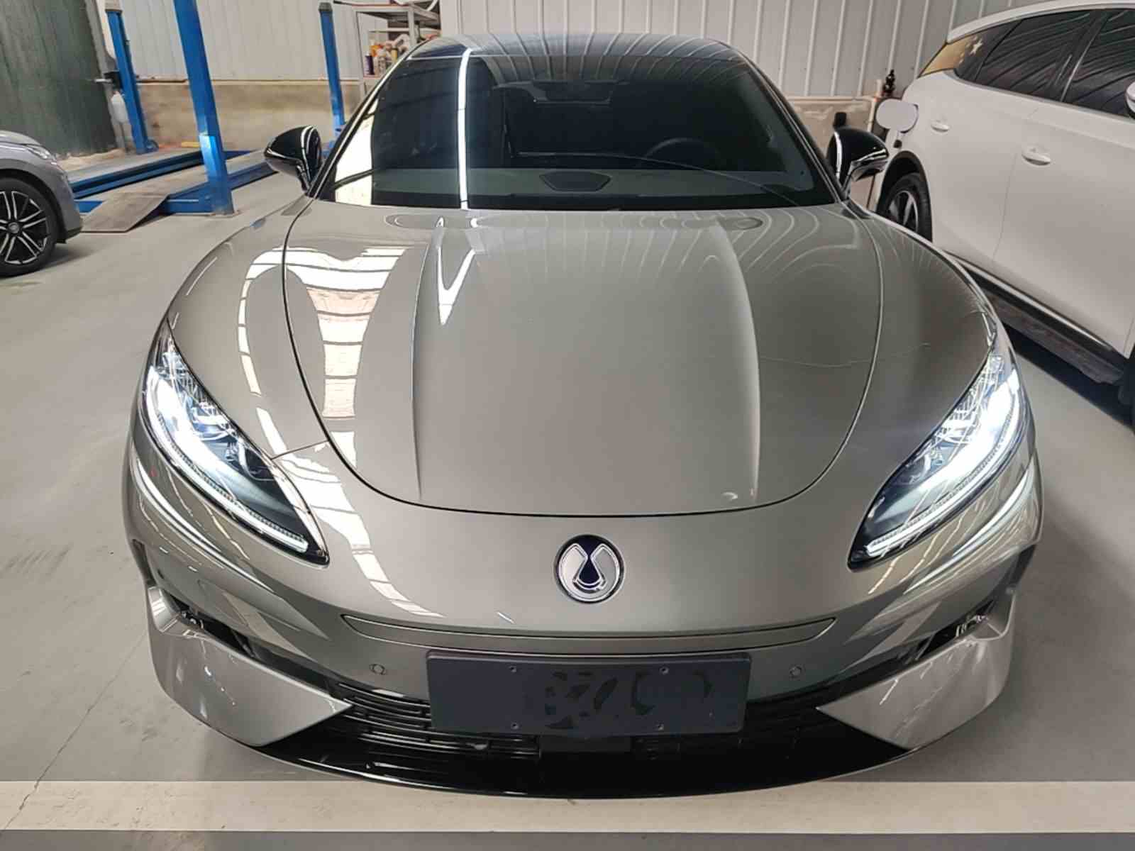 腾势Z9GT 2024款 1100四驱Pro版(1)