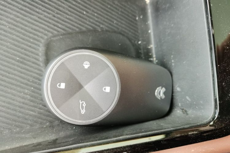 蔚来ES8 2018款 355KM 基准版 六座版中控内饰7001