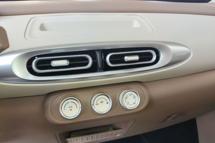 五菱汽车 宏光MINIEV 2025款 四门版 进阶款中控内饰16