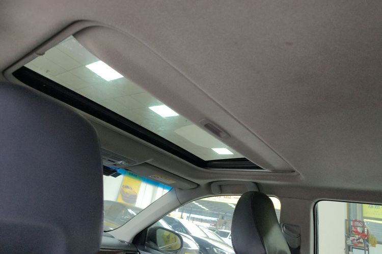 丰田 凯美瑞 2016款 2.0G 十周年纪念领先版中控内饰22