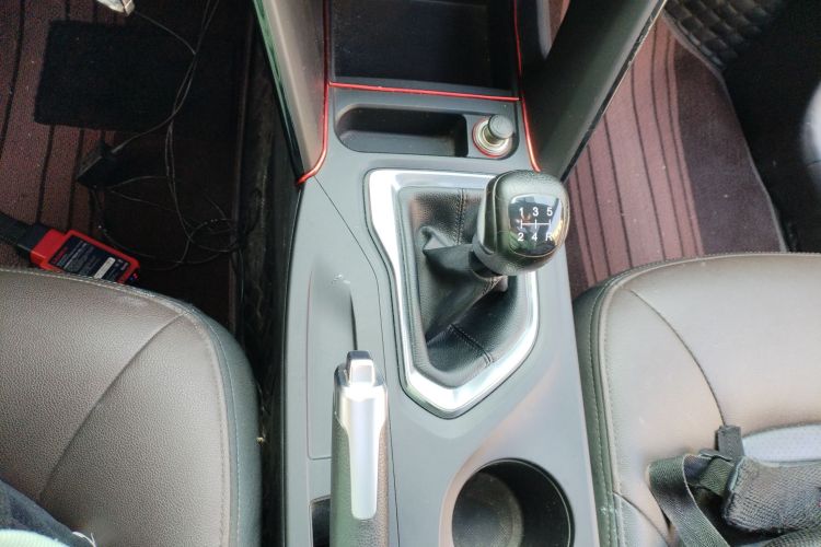 广汽传祺 传祺GS4 2016款 235T 手动豪华版中控内饰18