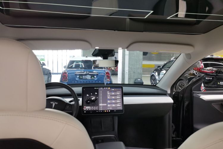 特斯拉 Model Y 2022款 长续航全轮驱动版中控内饰22