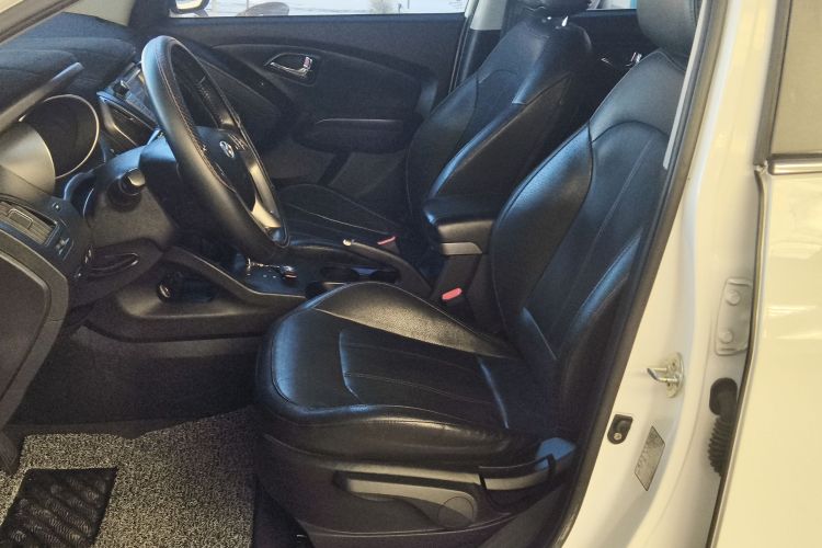 北京现代ix35 2015款 2.0L 自动两驱智能型 国V中控内饰19