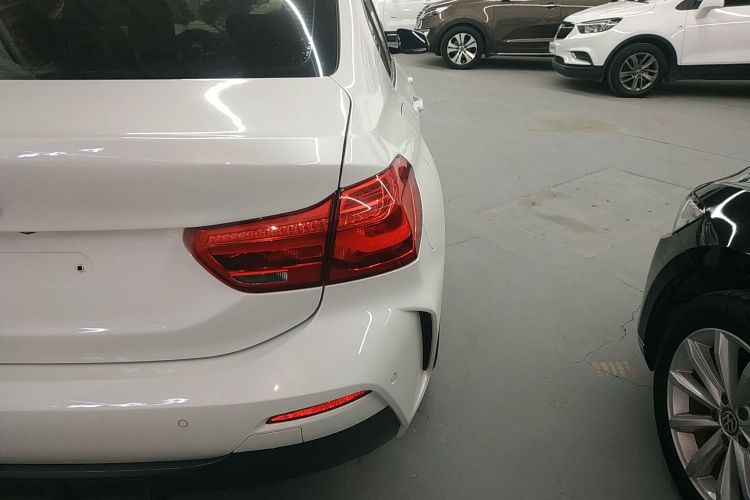 宝马1系 2019款 118i M运动套装车身外观9