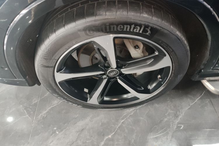 奥迪Q7 2023款 55 TFSI quattro S line运动型车身外观6007