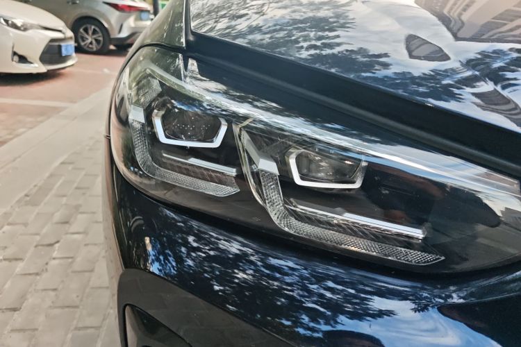 宝马X4 2022款 xDrive 25i M运动套装车身外观8