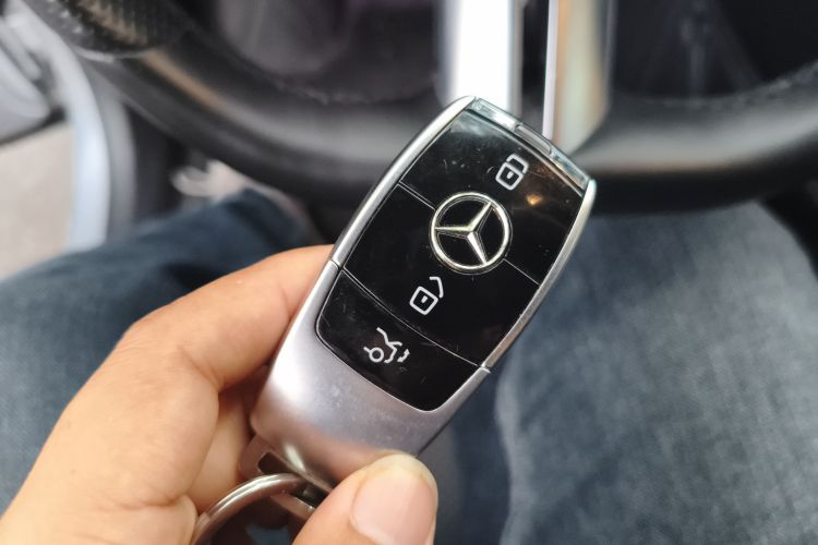 奔驰E级 2021款 改款 E 300 L 运动时尚型中控内饰7001