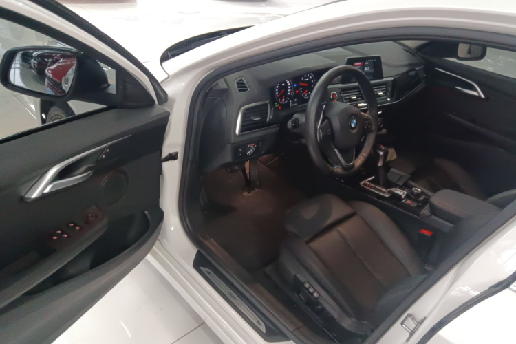 宝马1系 2018款 118i 运动型中控内饰20