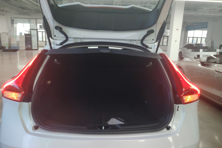 沃尔沃V40 2017款 T3 智雅版机舱底盘23