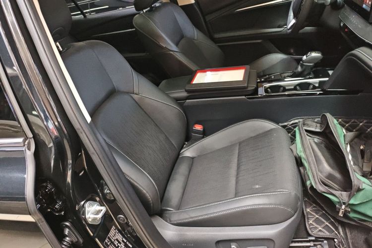 丰田 凯美瑞 2024款 双擎 2.5HG 尊贵版局部细节41