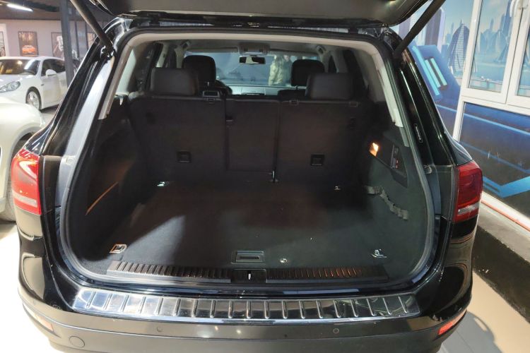 大众 途锐 2014款 3.0TSI 新锐版机舱底盘23