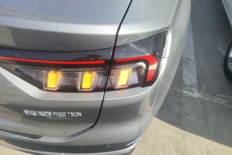 福特 蒙迪欧 2022款 改款 EcoBoost 245 豪华型车身外观9