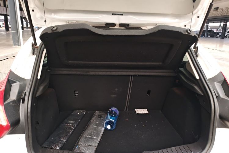 福特 福克斯 2012款 两厢 1.6L 自动舒适型机舱底盘23