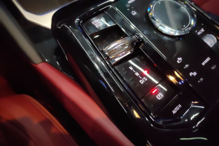 宝马5系 2025款 530Li 尊享型 M运动套装中控内饰18