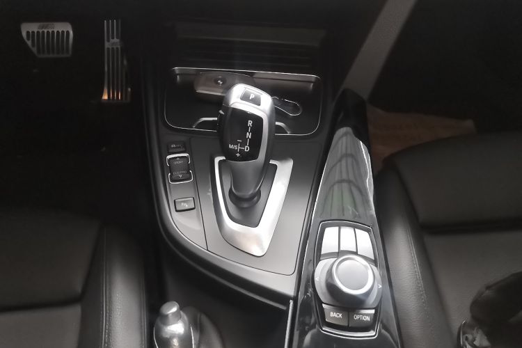 宝马3系 2018款 318Li中控内饰18