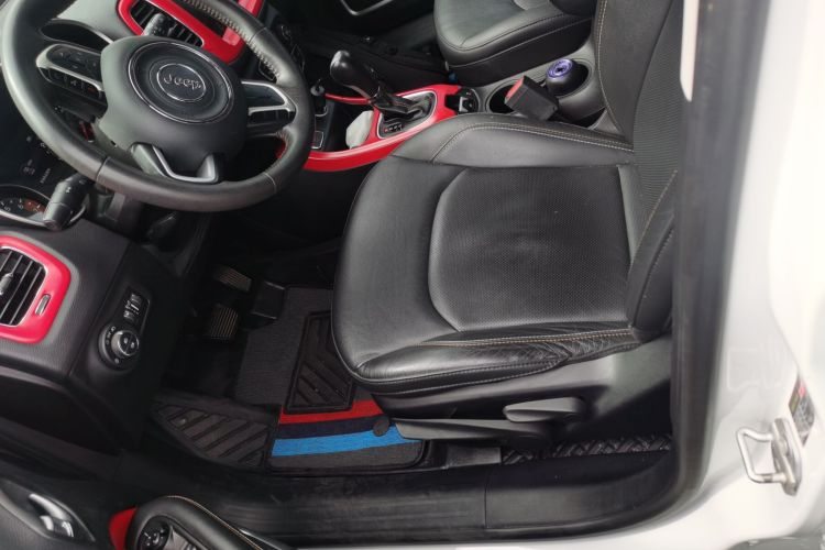 Jeep 指南者 2017款 200T 自动家享版局部细节19