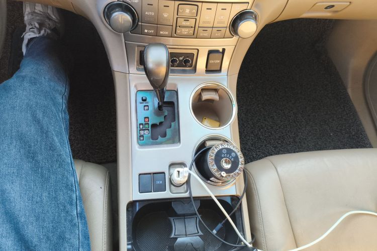 丰田 汉兰达 2012款 2.7L 两驱7座豪华版中控内饰18