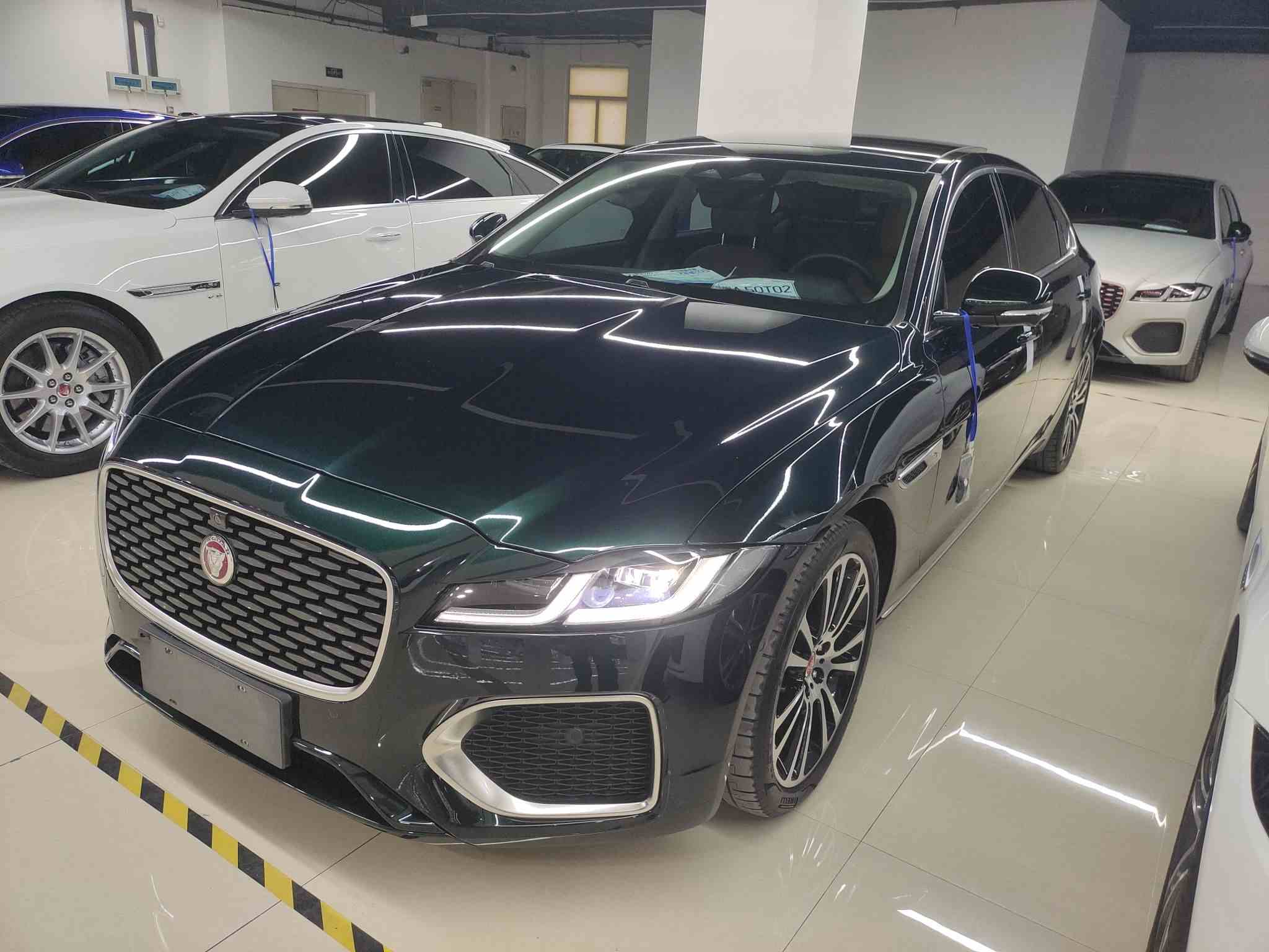 捷豹XFL 2024款 2.0T P250 两驱尊享豪华版(2)
